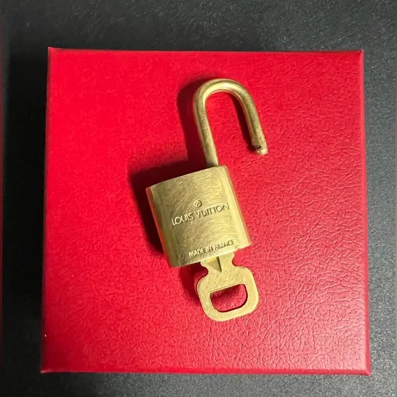 Authentic Louis Vuitton Lock and Key #309 LV - Picture 3 of 3